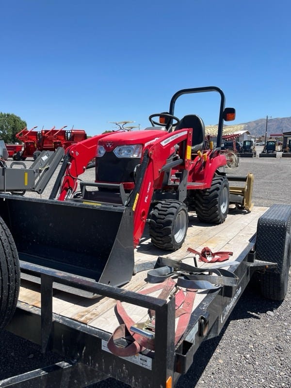 2022 Massey Ferguson GC1723E Equipment Image0