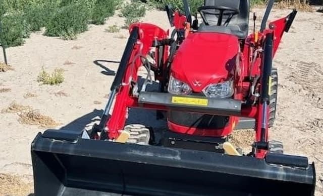 Image of Massey Ferguson GC1723EB equipment image 2