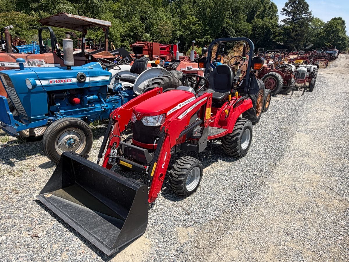 2022 Massey Ferguson GC1725M Equipment Image0