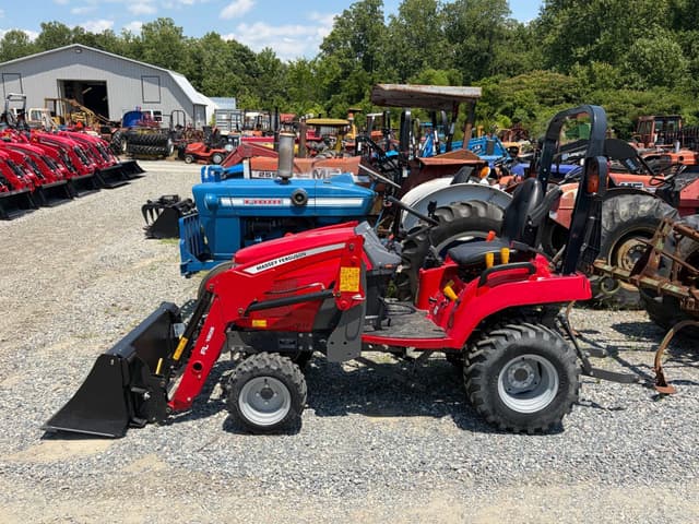 Image of Massey Ferguson GC1725M equipment image 1