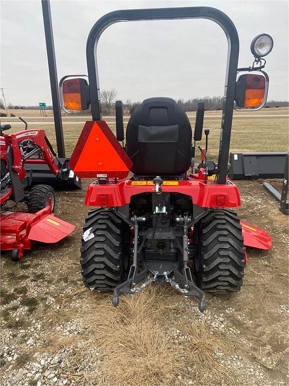 Image of Massey Ferguson GC1725M equipment image 3