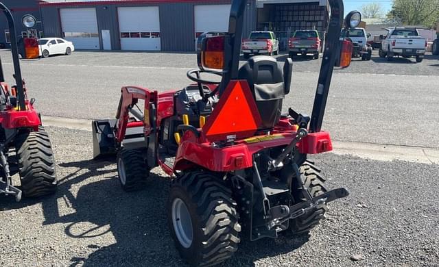 Image of Massey Ferguson GC1725M equipment image 3