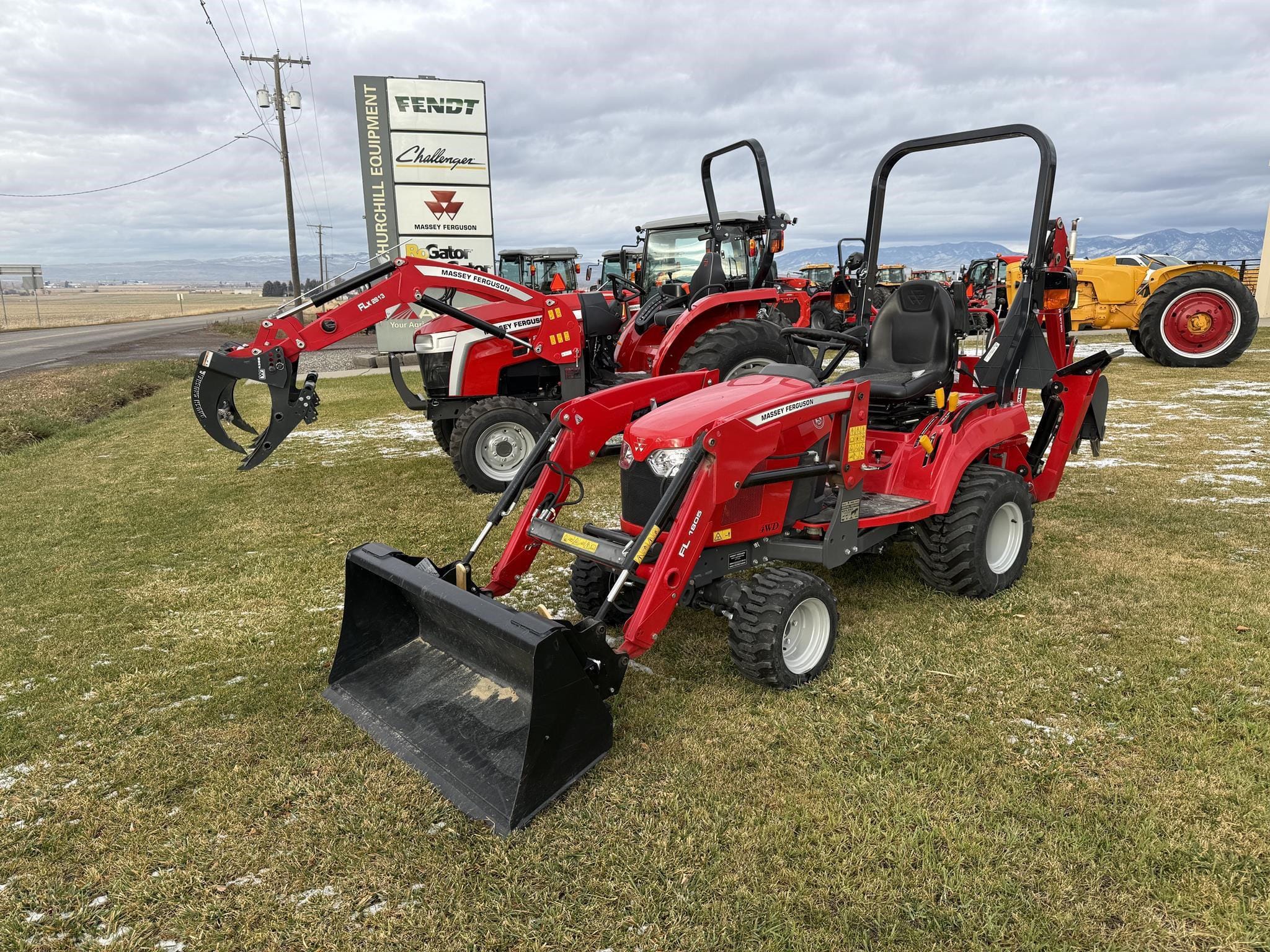 2022 Massey Ferguson GC1725MB Equipment Image0