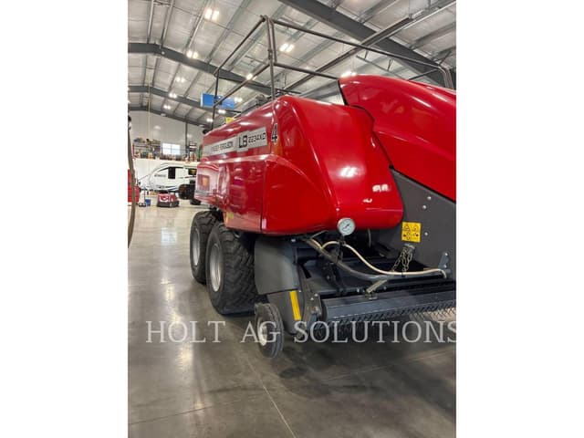 Image of Massey Ferguson LB2234XD equipment image 2