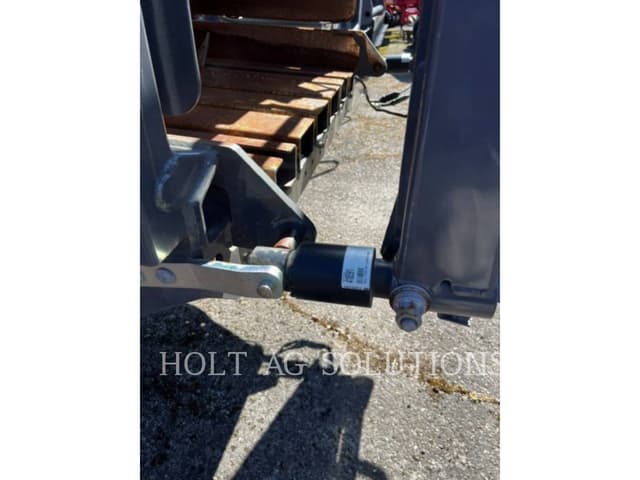 Image of Massey Ferguson LB2234XD equipment image 4