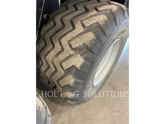 Image of Massey Ferguson LB2234XD equipment image 4