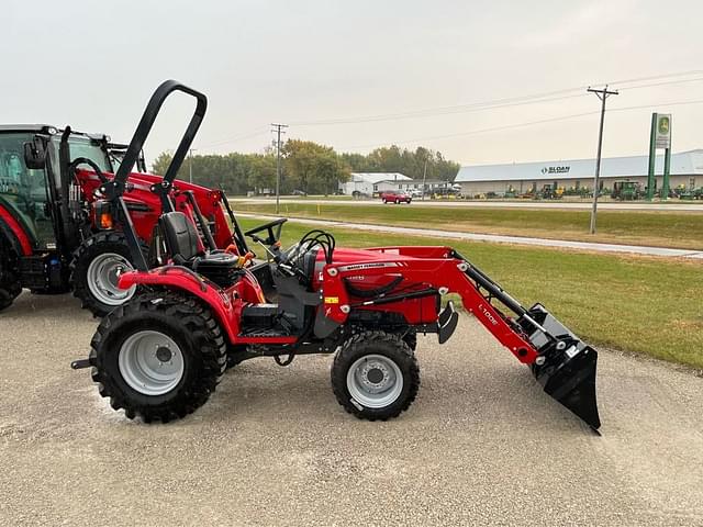 Image of Massey Ferguson 1526 equipment image 1