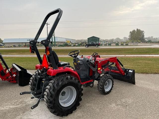 Image of Massey Ferguson 1526 equipment image 2