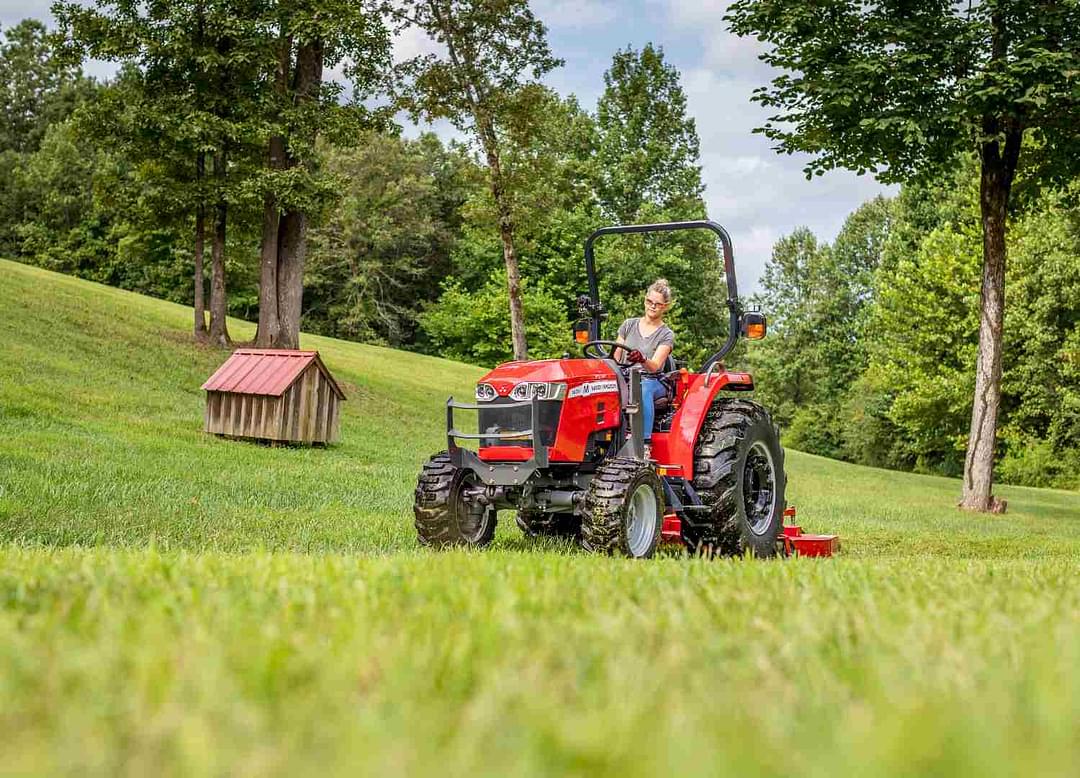 Image of Massey Ferguson 1835M Image 0