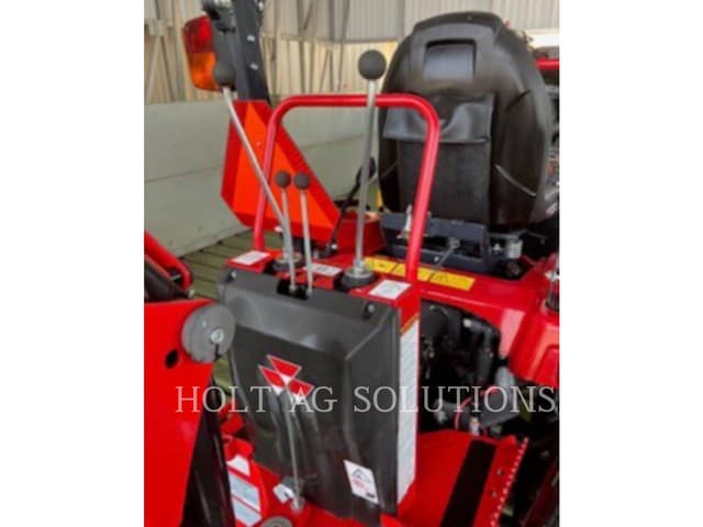 Image of Massey Ferguson GC1723EB equipment image 4