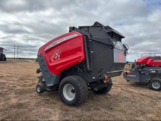 Image of Massey Ferguson RB4180V equipment image 2
