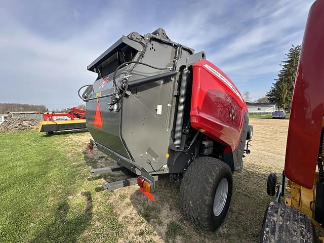 Image of Massey Ferguson RB4180V equipment image 4
