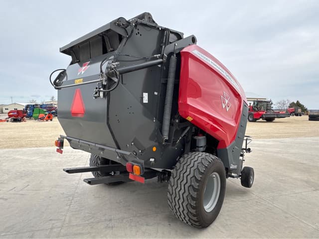 Image of Massey Ferguson RB4180V equipment image 4