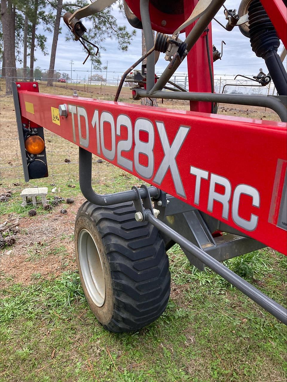 Image of Massey Ferguson TD1028XTRC Image 0