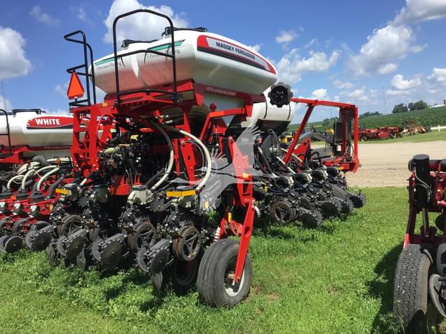 Image of Massey Ferguson VF1230 equipment image 3