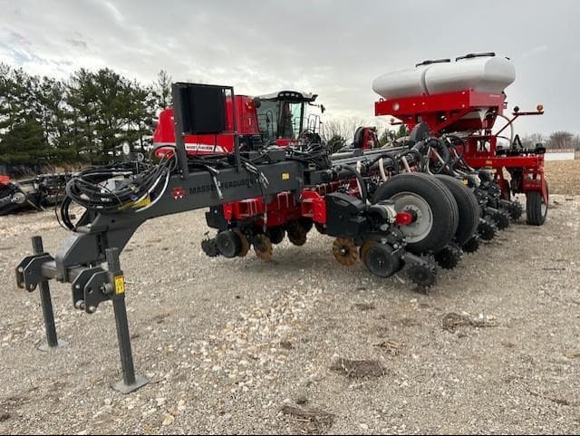Image of Massey Ferguson VF1630 equipment image 1