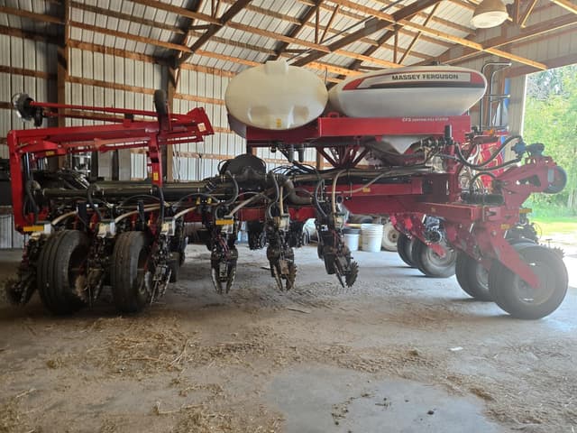 Image of Massey Ferguson VF1630 equipment image 1