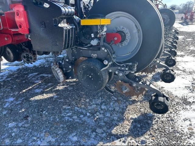 Image of Massey Ferguson VF2430 equipment image 2