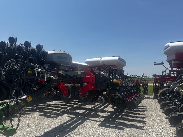 Image of Massey Ferguson VN24-20 equipment image 3