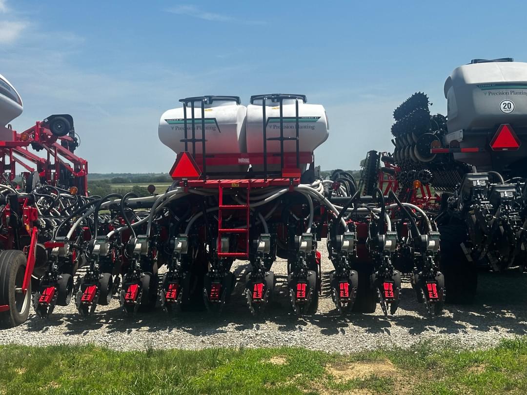 Image of Massey Ferguson VN24-20 Primary image