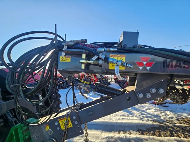 Image of Massey Ferguson VN24-20 equipment image 4