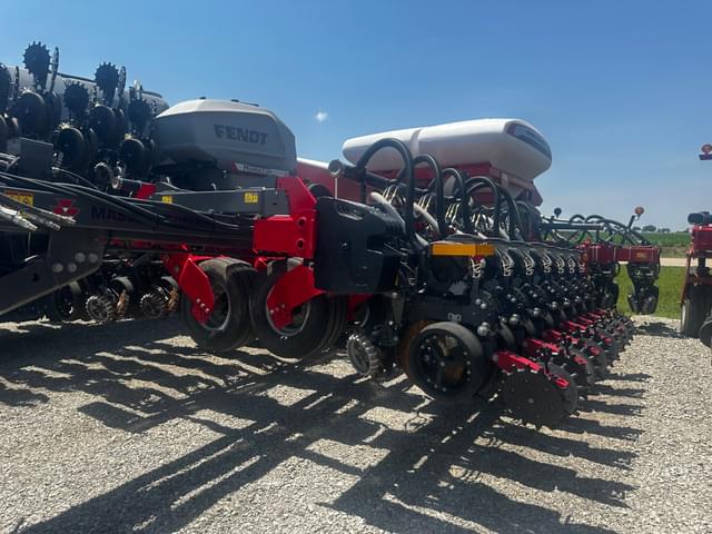 Image of Massey Ferguson VN24-20 equipment image 2