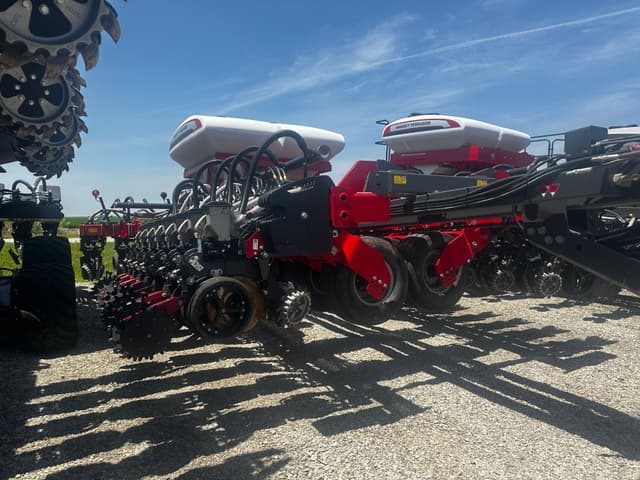 Image of Massey Ferguson VN24-20 equipment image 1