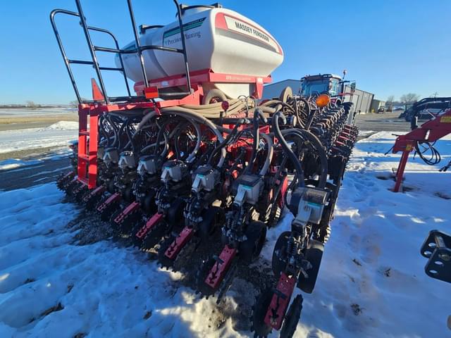 Image of Massey Ferguson VN24-20 equipment image 2