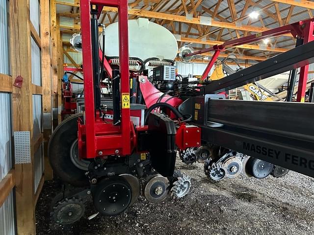 Image of Massey Ferguson VF1230 equipment image 4