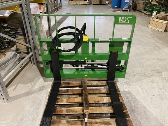 2022 MDS Pallet Forks Equipment Image0