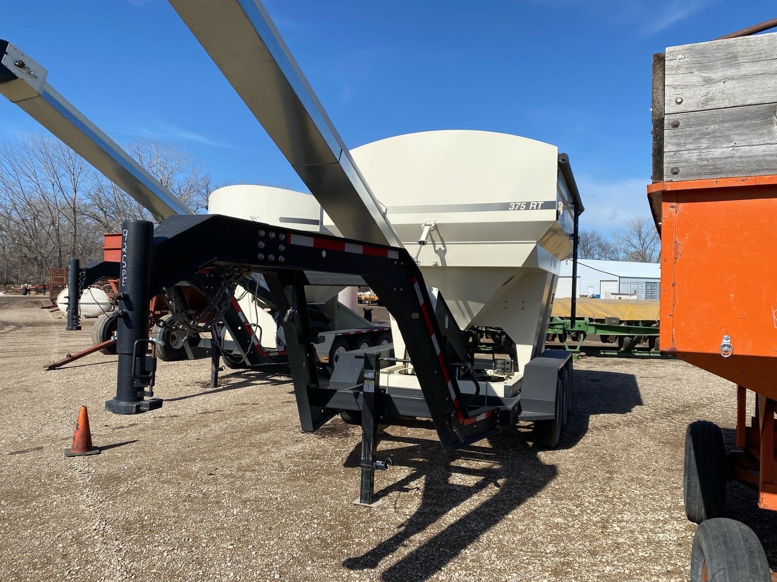 2022 Meridian 375RT Equipment Image0