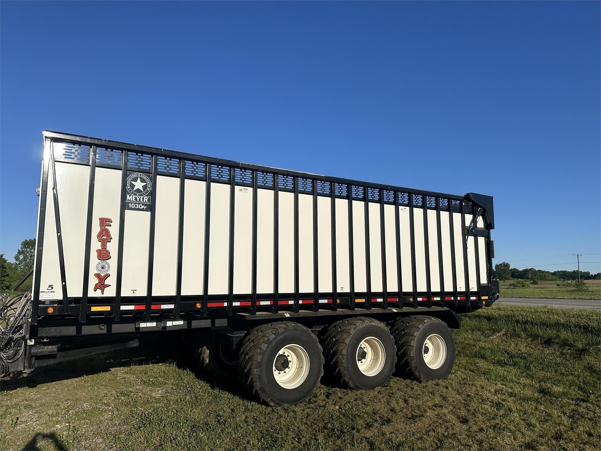 2022 Meyer 1030RT Equipment Image0