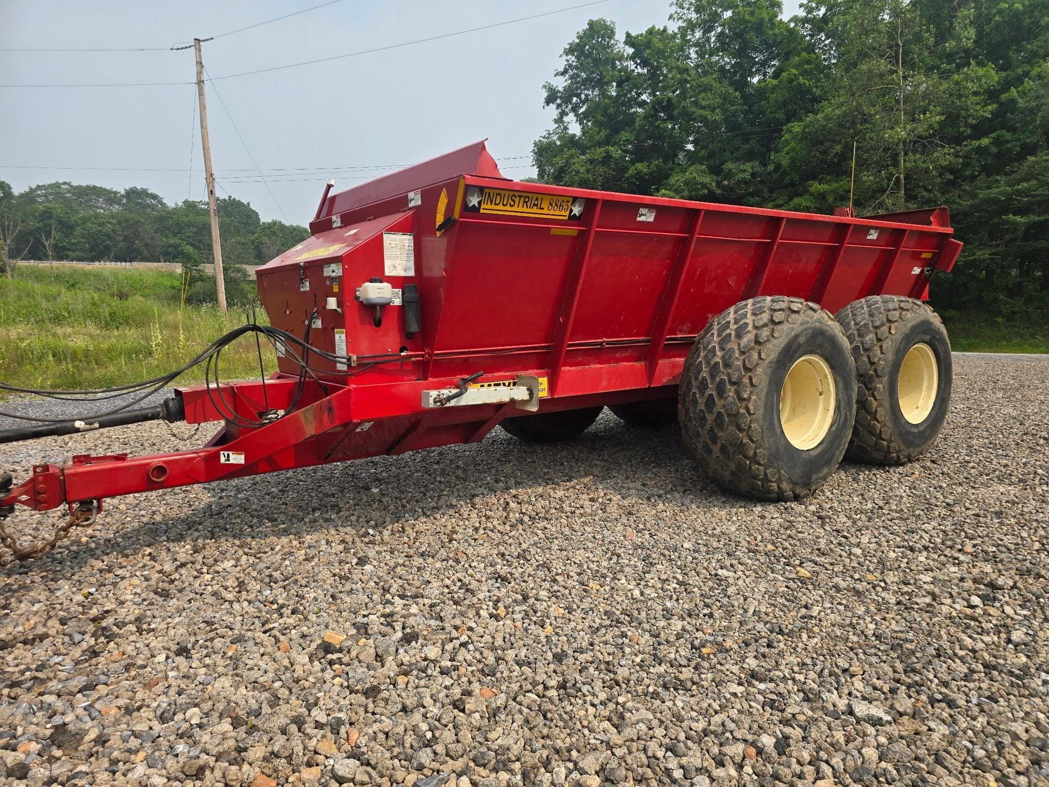 2022 Meyer 8865 Equipment Image0