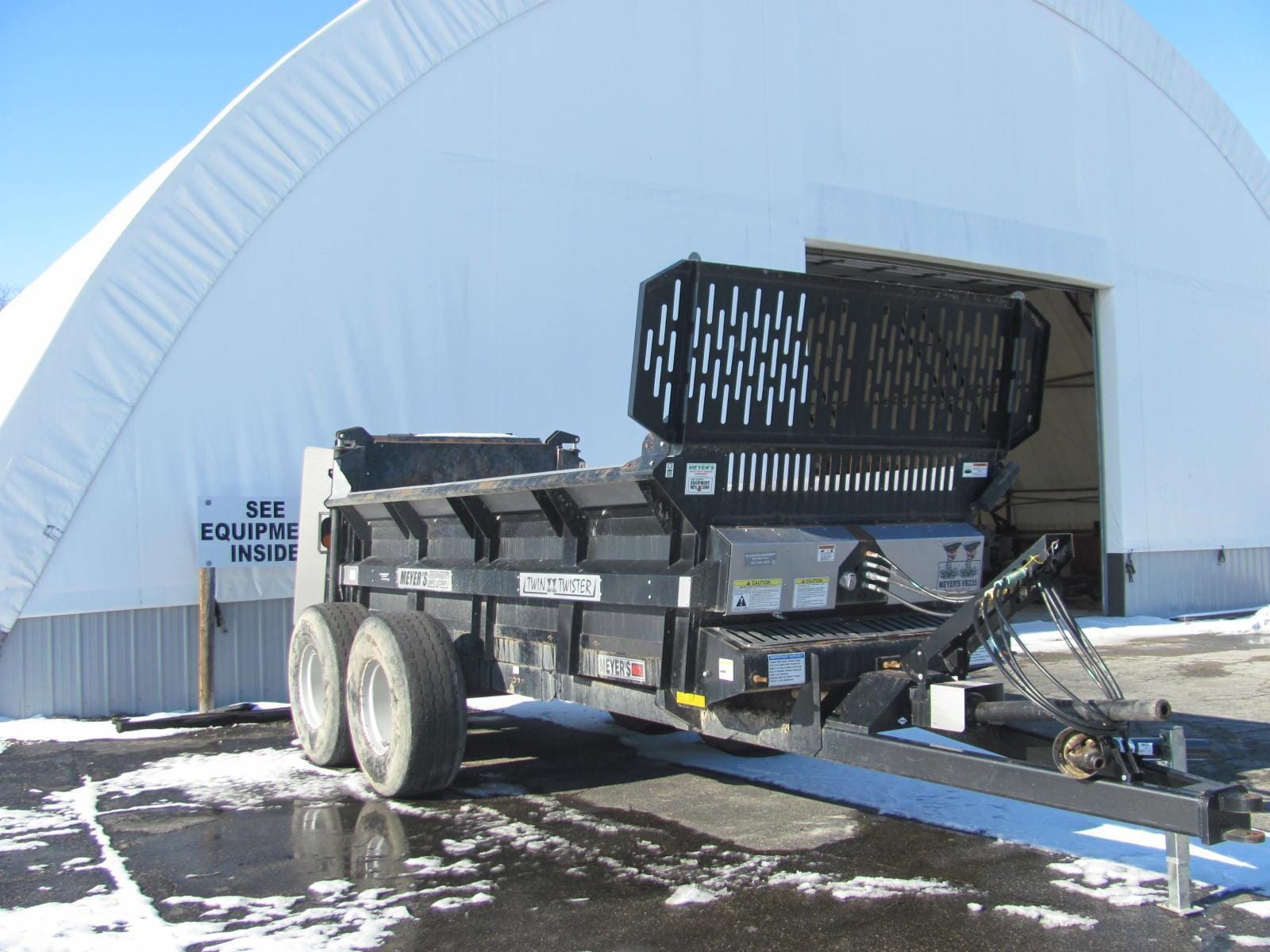 2022 Meyer's VB235 Equipment Image0