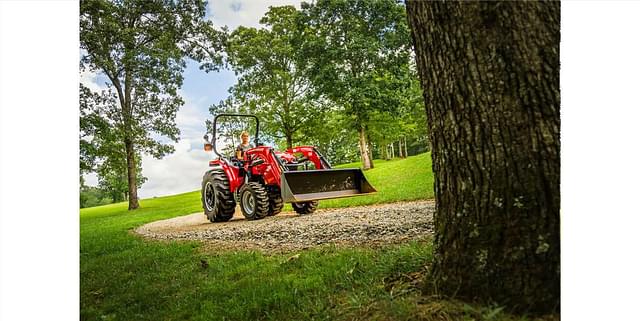 Image of Massey Ferguson 1840M equipment image 4