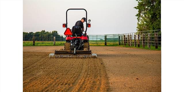 Image of Massey Ferguson GC1723E equipment image 4