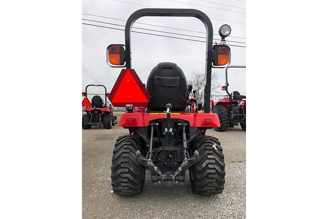 Image of Massey Ferguson GC1725M equipment image 4