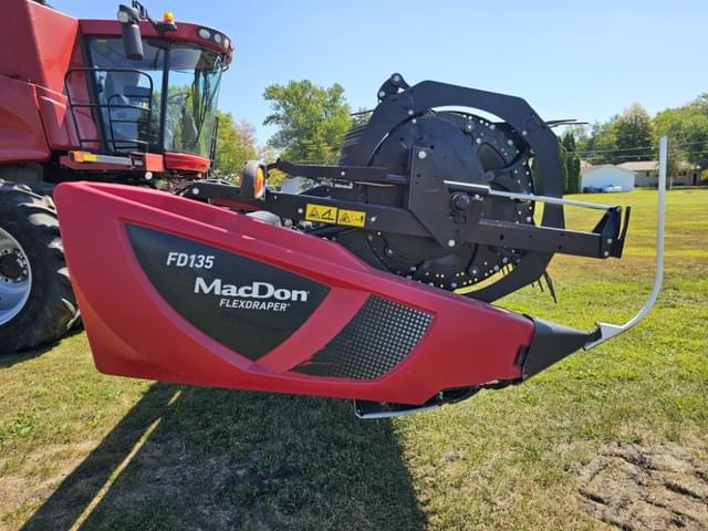 Image of MacDon FD135 equipment image 3