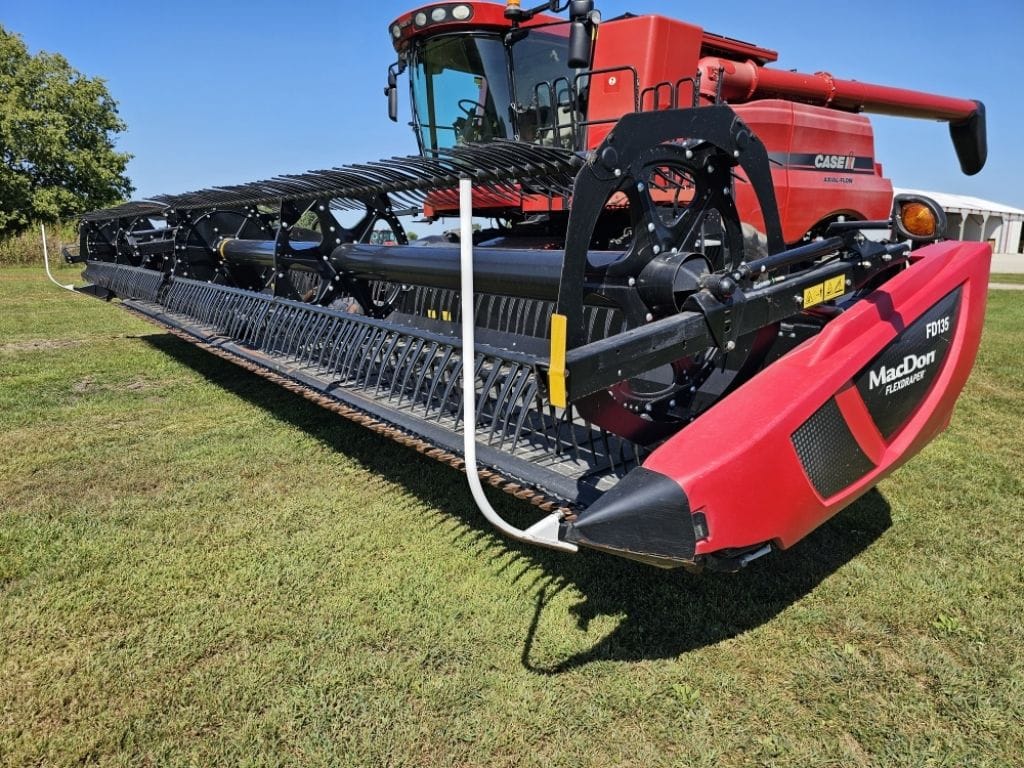 2022 MacDon FD135 Equipment Image0