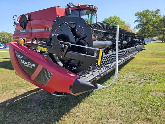 Image of MacDon FD135 equipment image 2