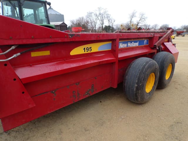 Image of New Holland 195 equipment image 3