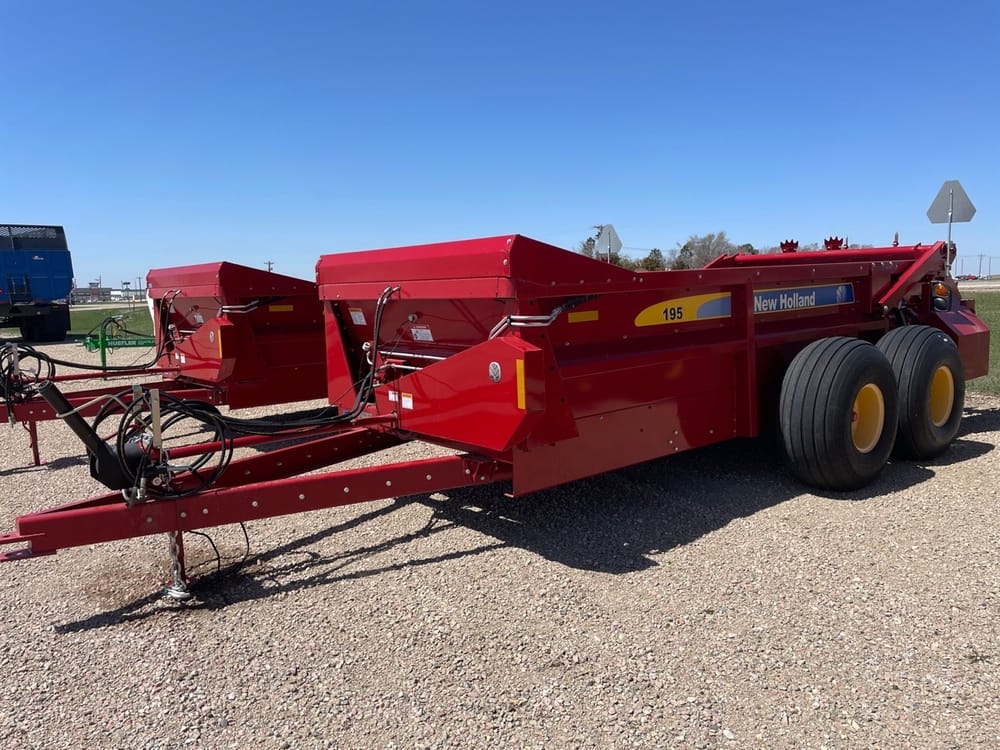 2022 New Holland 195 Equipment Image0