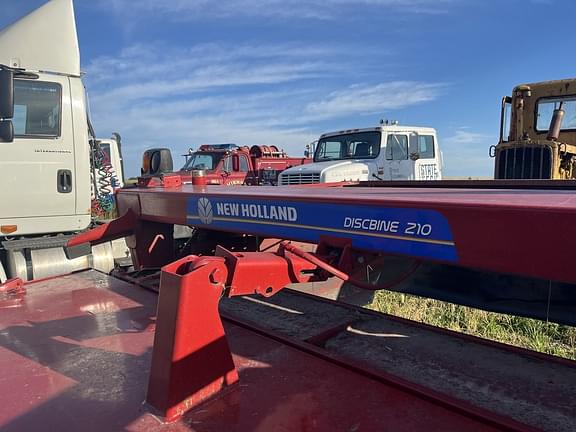 Image of New Holland 210 equipment image 4