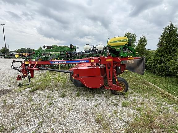 Image of New Holland 210 equipment image 3