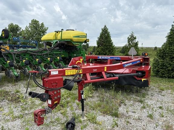 Image of New Holland 210 equipment image 2