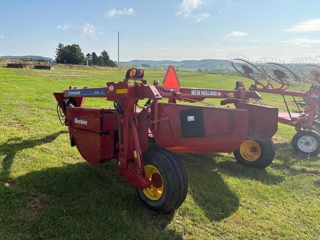 Image of New Holland 210 equipment image 4