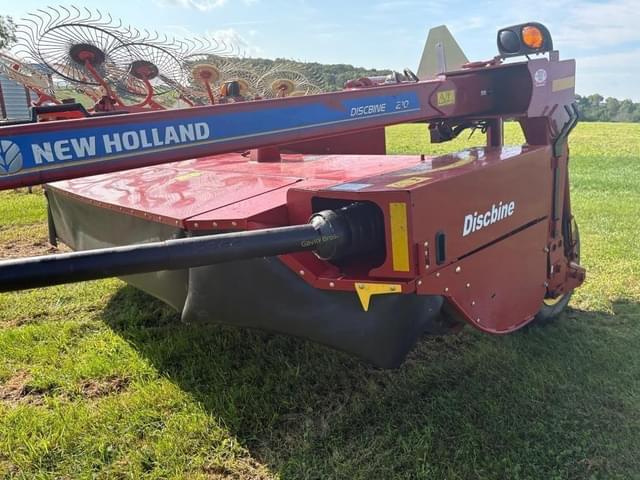 Image of New Holland 210 equipment image 3