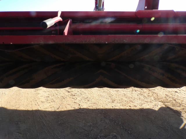 Image of New Holland 313 equipment image 4