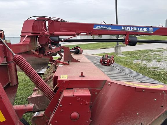 Image of New Holland 313 equipment image 3