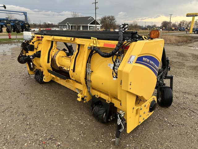 Image of New Holland 380FP equipment image 4
